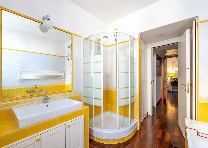 New Trastevere Home: Big, Elegant, Comfy