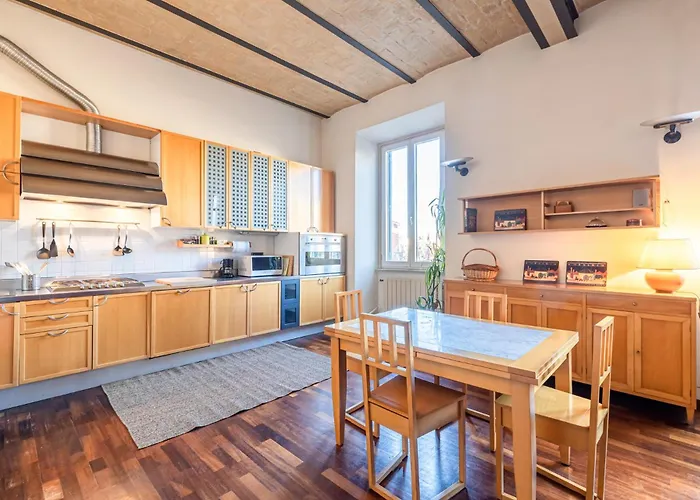 New Trastevere Home: Big, Elegant, Comfy Apartamento *
