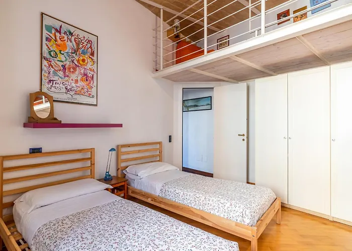 New Trastevere Home: Big, Elegant, Comfy Apartamento Roma
